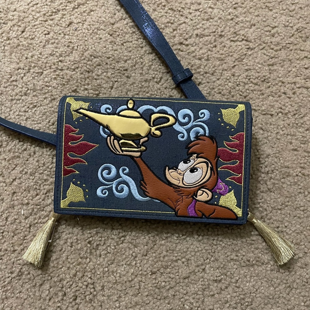 Aladdin crossbody